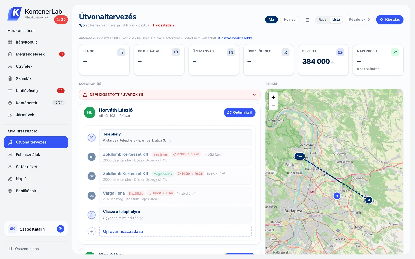 Az Útvonaltervezés oldal: napi költség-csempék, sofőrönként a fuvarok sorrendben, mellettük az útvonal a térképen.